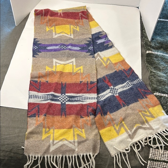 Faherty Multicolor Geometric Scarf - Picture 4 of 6